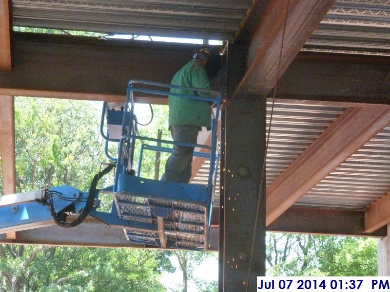 Welding beam connections at Derrick -3 (2nd Floor) Facing North Pic -2 (800x600)